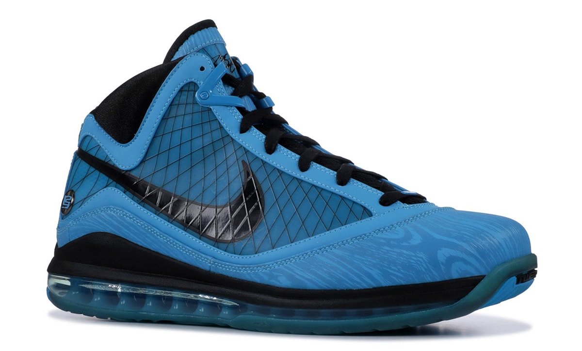 Nike Air Max LeBron VII Athletic Shoes for Men